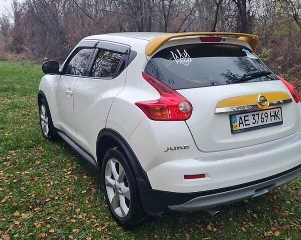 Белый Ниссан Жук, объемом двигателя 1.6 л и пробегом 140 тыс. км за 10500 $, фото 2 на Automoto.ua