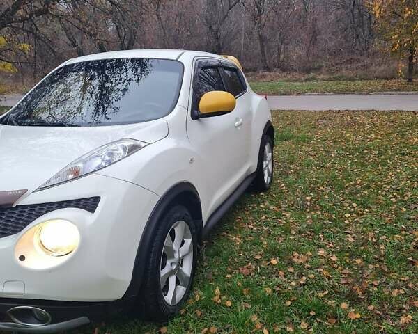 Белый Ниссан Жук, объемом двигателя 1.6 л и пробегом 140 тыс. км за 10500 $, фото 1 на Automoto.ua