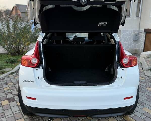 Белый Ниссан Жук, объемом двигателя 1.6 л и пробегом 157 тыс. км за 9000 $, фото 18 на Automoto.ua