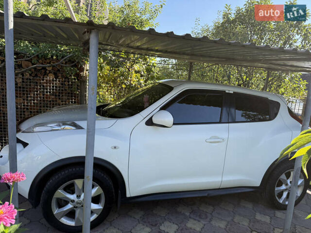 Белый Ниссан Жук, объемом двигателя 1.6 л и пробегом 151 тыс. км за 9800 $, фото 6 на Automoto.ua