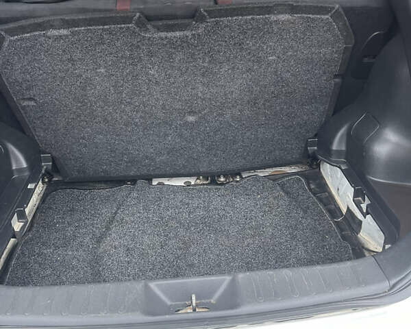 Белый Ниссан Жук, объемом двигателя 1.6 л и пробегом 93 тыс. км за 10399 $, фото 11 на Automoto.ua