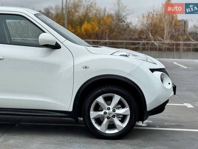 Белый Ниссан Жук, объемом двигателя 1.6 л и пробегом 115 тыс. км за 9900 $, фото 5 на Automoto.ua