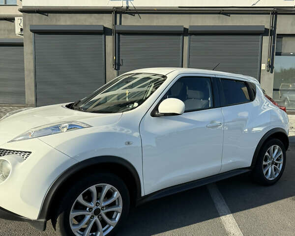 Белый Ниссан Жук, объемом двигателя 1.6 л и пробегом 90 тыс. км за 10499 $, фото 1 на Automoto.ua