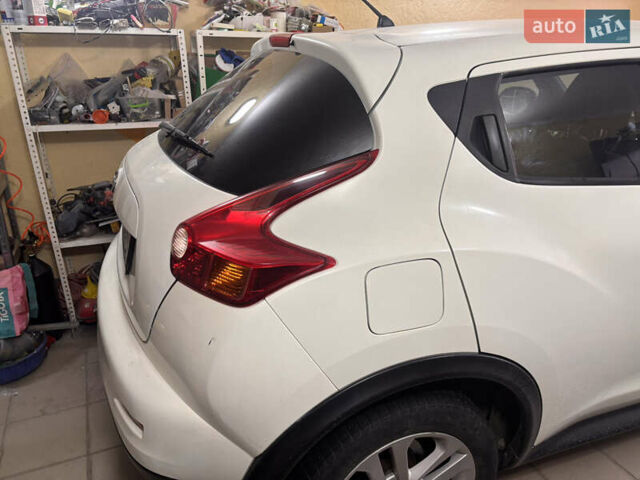 Ниссан Жук 2012 в Хмельницком на Automoto.ua Белый Ниссан Жук, объемом двигателя 1.6 л и пробегом 150 тыс. км за 7800 $, фото 5 на Automoto.ua