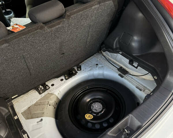 Белый Ниссан Жук, объемом двигателя 1.6 л и пробегом 83 тыс. км за 10300 $, фото 26 на Automoto.ua