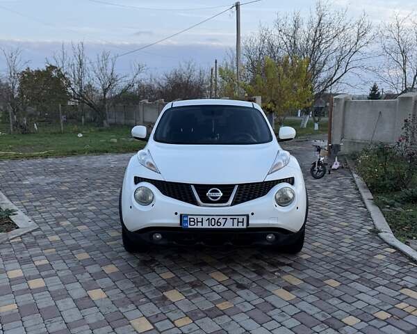 Белый Ниссан Жук, объемом двигателя 1.6 л и пробегом 157 тыс. км за 9000 $, фото 2 на Automoto.ua