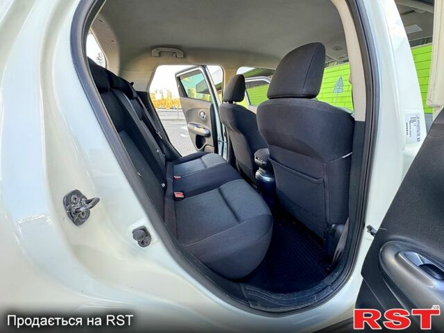 Белый Ниссан Жук, объемом двигателя 1.6 л и пробегом 120 тыс. км за 10900 $, фото 6 на Automoto.ua