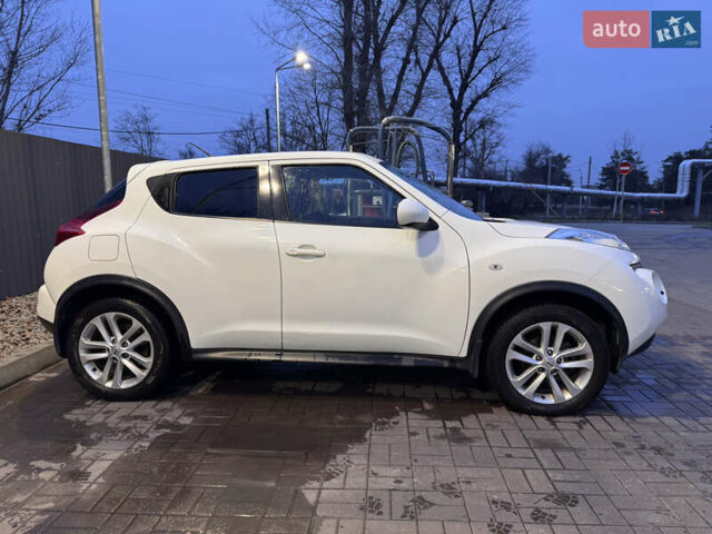 Белый Ниссан Жук, объемом двигателя 1.6 л и пробегом 165 тыс. км за 10700 $, фото 2 на Automoto.ua