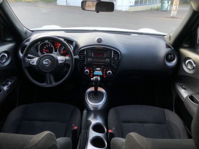 Белый Ниссан Жук, объемом двигателя 1.6 л и пробегом 112 тыс. км за 10000 $, фото 12 на Automoto.ua