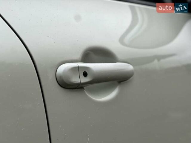 Белый Ниссан Жук, объемом двигателя 1.6 л и пробегом 255 тыс. км за 8999 $, фото 17 на Automoto.ua