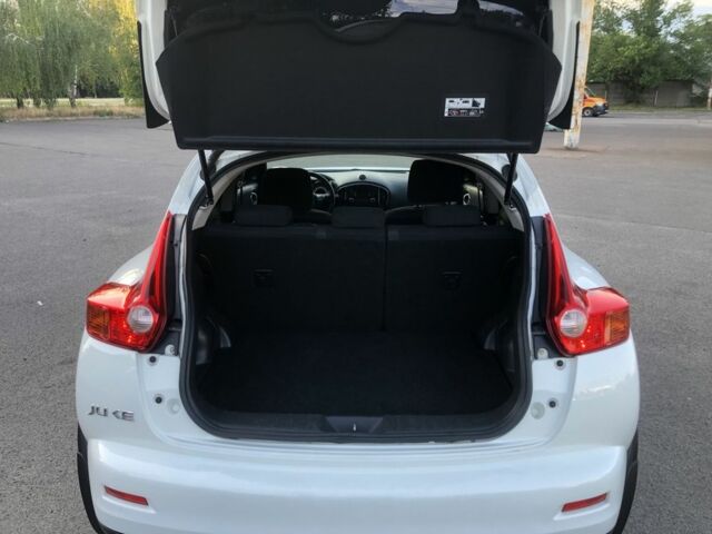 Белый Ниссан Жук, объемом двигателя 1.6 л и пробегом 112 тыс. км за 10000 $, фото 14 на Automoto.ua