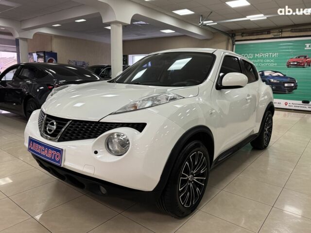 Белый Ниссан Жук, объемом двигателя 0 л и пробегом 141 тыс. км за 10900 $, фото 2 на Automoto.ua