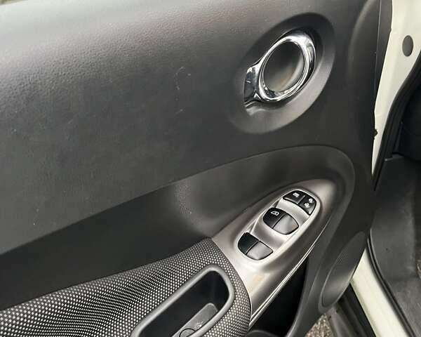 Белый Ниссан Жук, объемом двигателя 1.6 л и пробегом 85 тыс. км за 10500 $, фото 7 на Automoto.ua