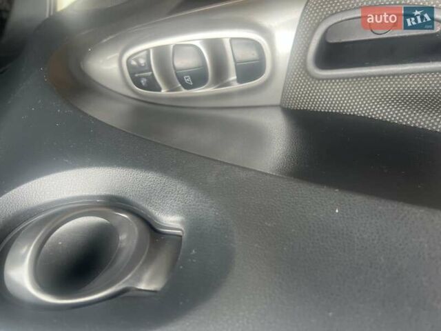 Белый Ниссан Жук, объемом двигателя 1.5 л и пробегом 250 тыс. км за 11100 $, фото 2 на Automoto.ua