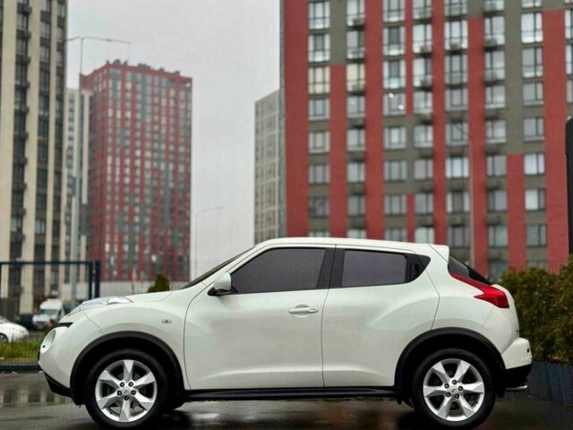 Белый Ниссан Жук, объемом двигателя 1.6 л и пробегом 175 тыс. км за 9500 $, фото 5 на Automoto.ua