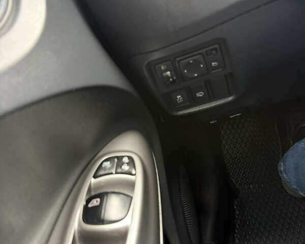 Белый Ниссан Жук, объемом двигателя 1.6 л и пробегом 106 тыс. км за 10400 $, фото 17 на Automoto.ua