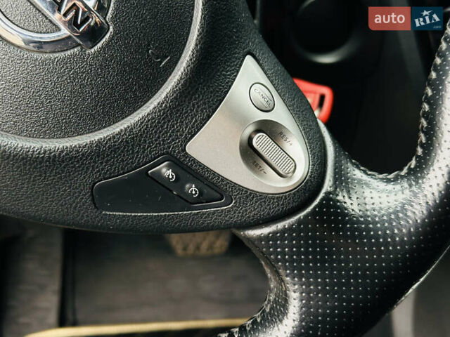 Белый Ниссан Жук, объемом двигателя 1.57 л и пробегом 106 тыс. км за 11500 $, фото 29 на Automoto.ua