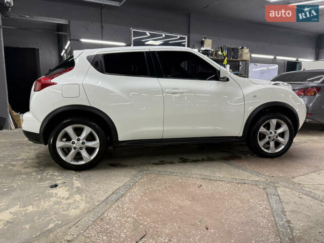 Белый Ниссан Жук, объемом двигателя 1.6 л и пробегом 133 тыс. км за 9800 $, фото 1 на Automoto.ua