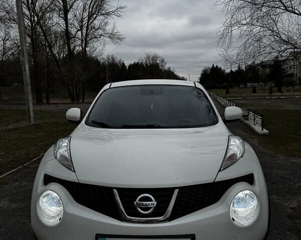 Белый Ниссан Жук, объемом двигателя 1.6 л и пробегом 92 тыс. км за 12999 $, фото 5 на Automoto.ua