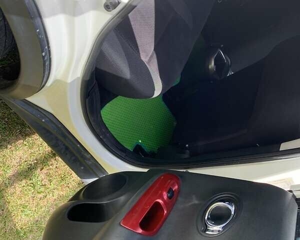 Білий Ніссан Жук, об'ємом двигуна 1.6 л та пробігом 110 тис. км за 8500 $, фото 8 на Automoto.ua