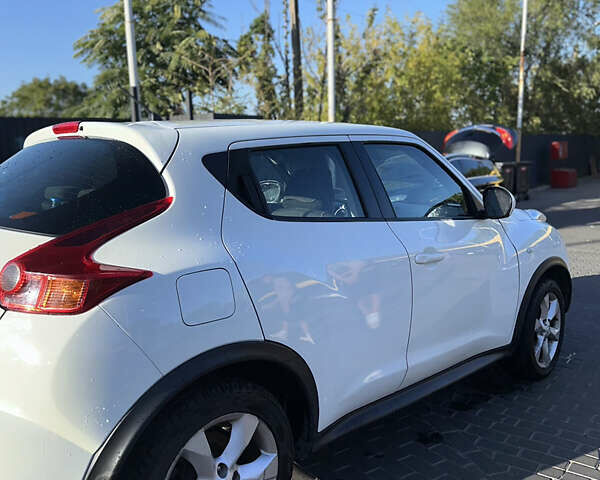 Ниссан Жук 2013 в Днепре (Днепропетровске) на Automoto.ua Белый Ниссан Жук, объемом двигателя 1.6 л и пробегом 212 тыс. км за 9000 $, фото 5 на Automoto.ua