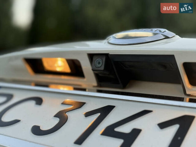 Белый Ниссан Жук, объемом двигателя 1.6 л и пробегом 137 тыс. км за 9600 $, фото 37 на Automoto.ua