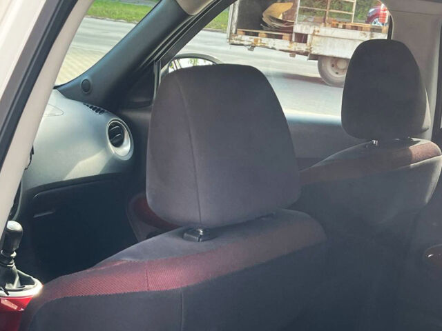 Белый Ниссан Жук, объемом двигателя 1.5 л и пробегом 151 тыс. км за 11000 $, фото 11 на Automoto.ua