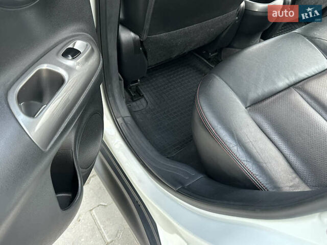 Белый Ниссан Жук, объемом двигателя 1.6 л и пробегом 86 тыс. км за 12700 $, фото 53 на Automoto.ua