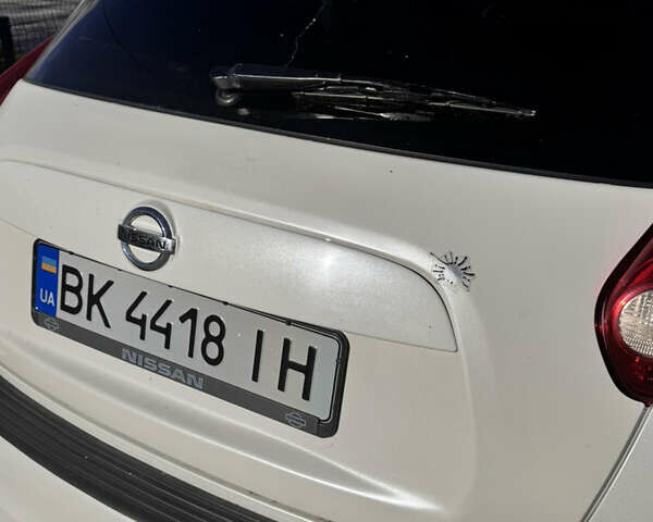 Белый Ниссан Жук, объемом двигателя 1.6 л и пробегом 158 тыс. км за 10500 $, фото 2 на Automoto.ua