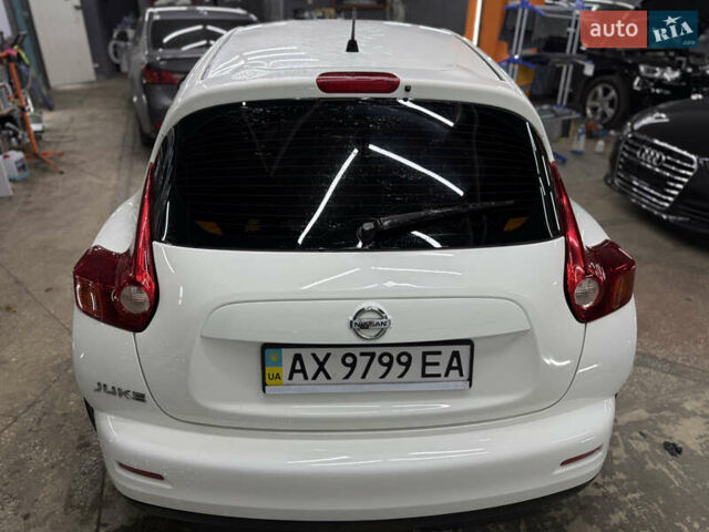 Белый Ниссан Жук, объемом двигателя 1.6 л и пробегом 133 тыс. км за 9800 $, фото 2 на Automoto.ua