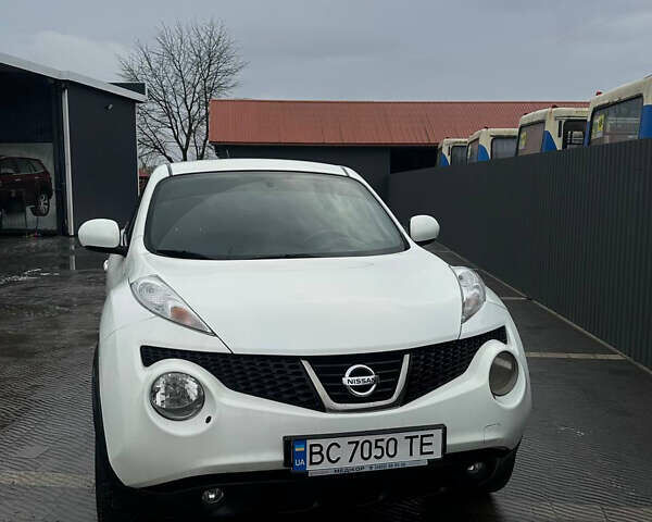 Белый Ниссан Жук, объемом двигателя 1.6 л и пробегом 136 тыс. км за 10500 $, фото 2 на Automoto.ua