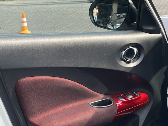 Белый Ниссан Жук, объемом двигателя 1.5 л и пробегом 151 тыс. км за 11000 $, фото 6 на Automoto.ua