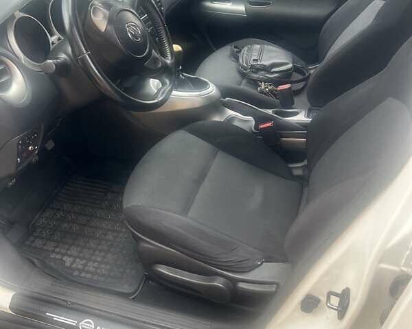 Белый Ниссан Жук, объемом двигателя 1.5 л и пробегом 250 тыс. км за 11100 $, фото 1 на Automoto.ua