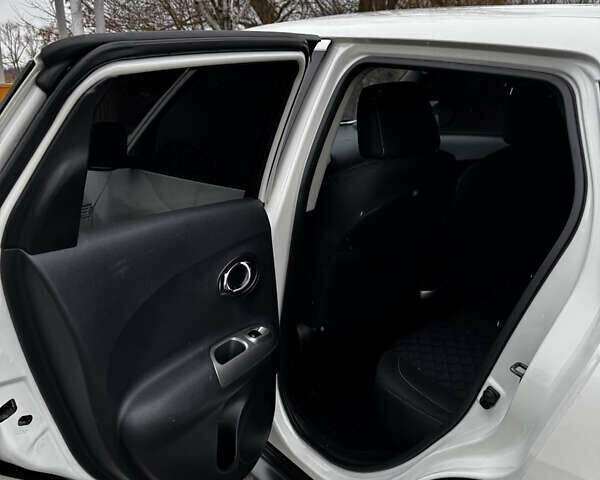 Белый Ниссан Жук, объемом двигателя 1.6 л и пробегом 92 тыс. км за 12999 $, фото 4 на Automoto.ua