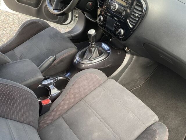 Белый Ниссан Жук, объемом двигателя 1.6 л и пробегом 150 тыс. км за 10900 $, фото 4 на Automoto.ua