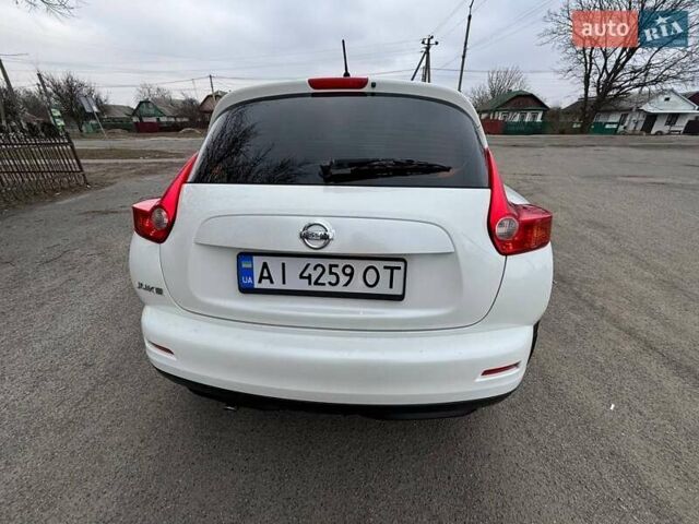 Белый Ниссан Жук, объемом двигателя 1.6 л и пробегом 124 тыс. км за 11000 $, фото 5 на Automoto.ua