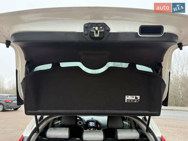 Белый Ниссан Жук, объемом двигателя 1.6 л и пробегом 106 тыс. км за 10400 $, фото 31 на Automoto.ua