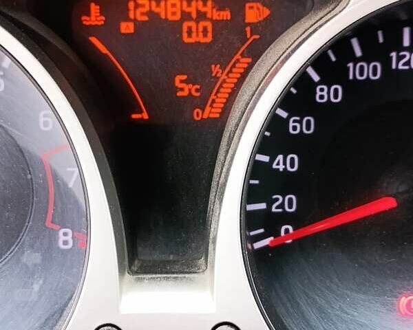 Белый Ниссан Жук, объемом двигателя 1.62 л и пробегом 124 тыс. км за 11100 $, фото 3 на Automoto.ua