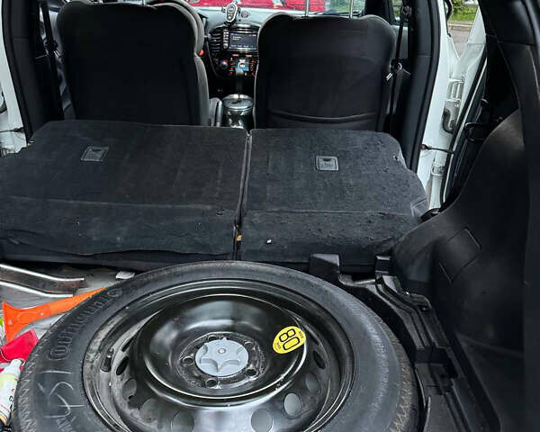 Белый Ниссан Жук, объемом двигателя 1.6 л и пробегом 126 тыс. км за 8000 $, фото 12 на Automoto.ua