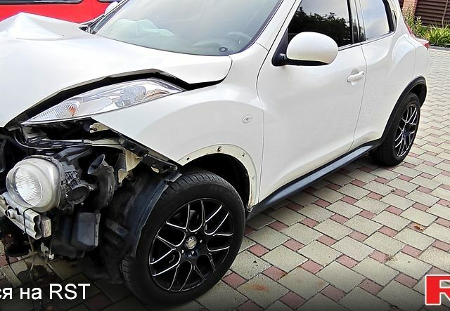Белый Ниссан Жук, объемом двигателя 1.6 л и пробегом 80 тыс. км за 7500 $, фото 1 на Automoto.ua