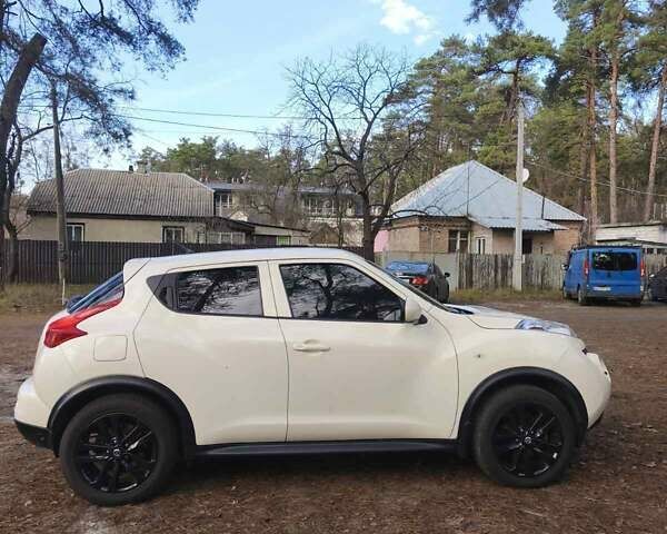 Белый Ниссан Жук, объемом двигателя 1.6 л и пробегом 170 тыс. км за 8900 $, фото 3 на Automoto.ua