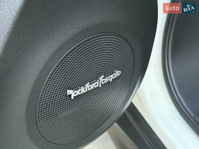 Белый Ниссан Жук, объемом двигателя 1.6 л и пробегом 137 тыс. км за 9600 $, фото 20 на Automoto.ua