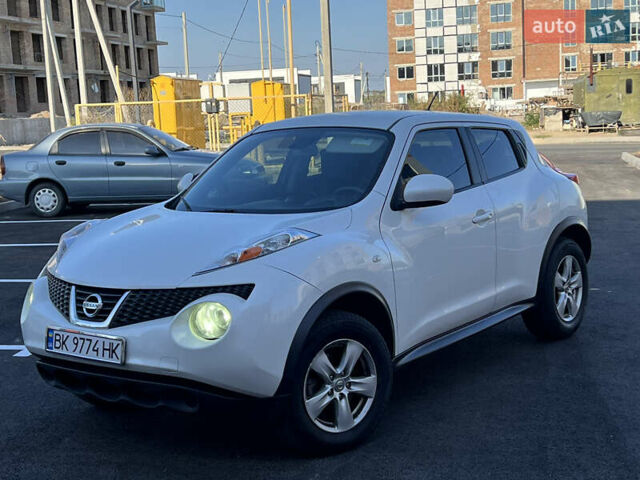 Белый Ниссан Жук, объемом двигателя 1.6 л и пробегом 233 тыс. км за 7300 $, фото 2 на Automoto.ua
