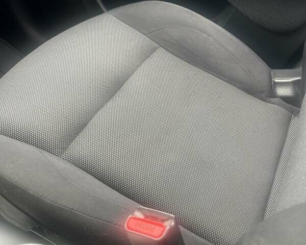 Белый Ниссан Жук, объемом двигателя 1.5 л и пробегом 250 тыс. км за 11100 $, фото 5 на Automoto.ua