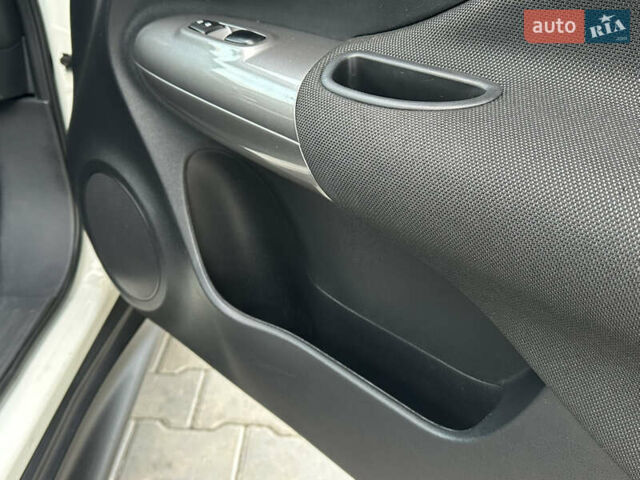 Белый Ниссан Жук, объемом двигателя 1.6 л и пробегом 86 тыс. км за 12700 $, фото 41 на Automoto.ua