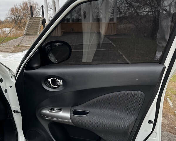 Белый Ниссан Жук, объемом двигателя 1.6 л и пробегом 92 тыс. км за 12999 $, фото 12 на Automoto.ua