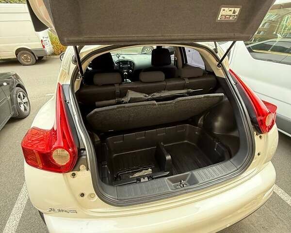 Белый Ниссан Жук, объемом двигателя 1.6 л и пробегом 175 тыс. км за 9500 $, фото 8 на Automoto.ua