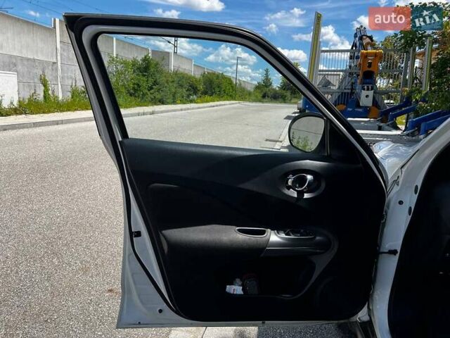 Белый Ниссан Жук, объемом двигателя 1.6 л и пробегом 170 тыс. км за 11000 $, фото 2 на Automoto.ua