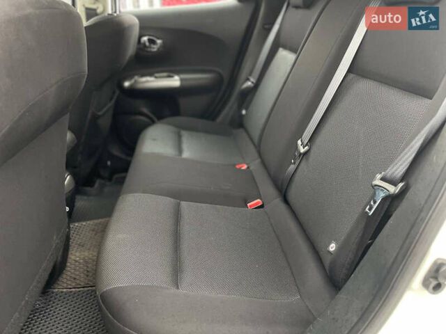 Белый Ниссан Жук, объемом двигателя 1.6 л и пробегом 120 тыс. км за 10600 $, фото 9 на Automoto.ua