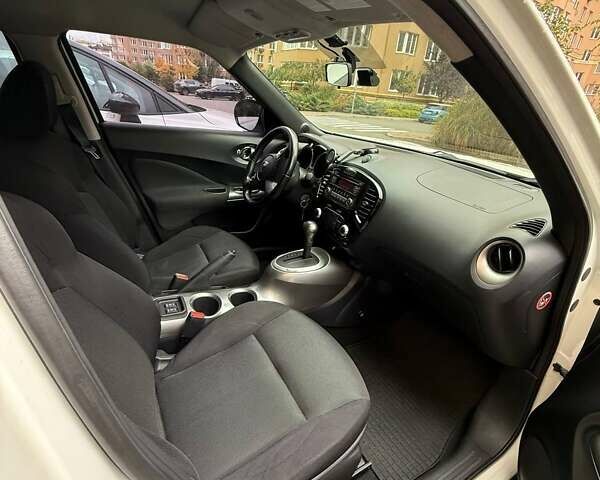 Белый Ниссан Жук, объемом двигателя 1.6 л и пробегом 175 тыс. км за 9500 $, фото 4 на Automoto.ua